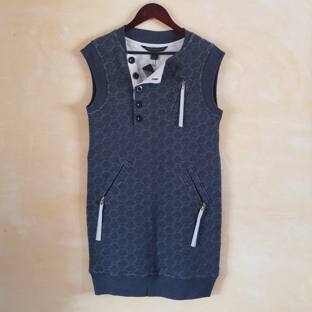 Sleeveless dress